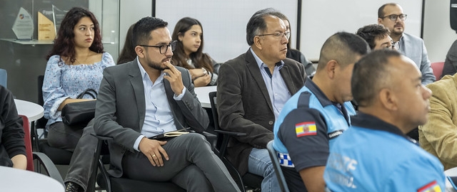 Presentación del libro "Seguridad, Paz y Desarrollo" de César Ulloa