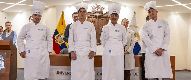 Investidura de estudiantes de primer ciclo de la carrera de Gastronomía UTPL Investidura de estudiantes de primer ciclo de la carrera de Gastronomía UTPL