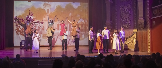 Musical  "A la sombra del arupo"