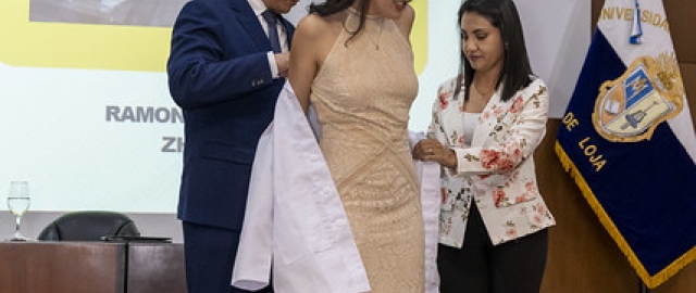 Imposición de mandiles a estudiantes de Fisioterapia