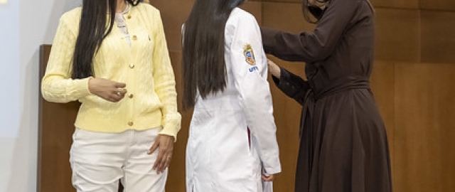 Imposición de mandiles a internos rotativos de la carrera de Nutrición y Dietética – Cohorte mayo 2025 / abril 2026