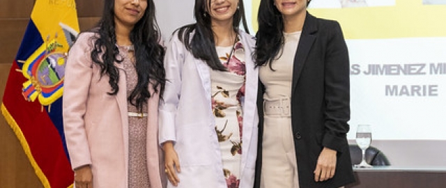 Imposición de mandiles a estudiantes de Fisioterapia