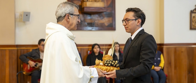 Imposición de mandiles a estudiantes de Fisioterapia