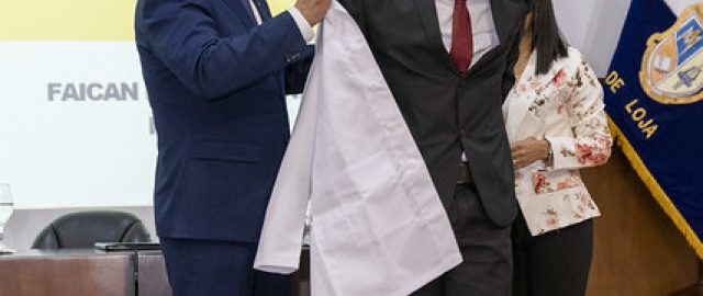 Imposición de mandiles a estudiantes de Fisioterapia