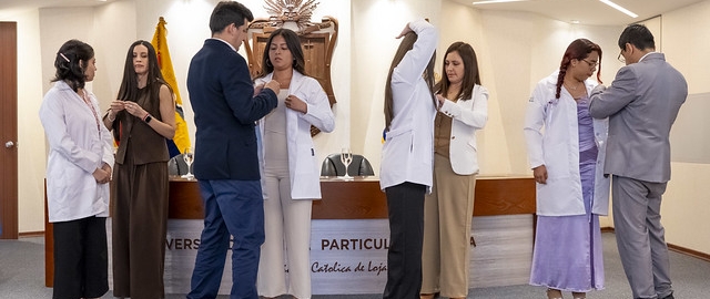 Imposición de mandiles | Carrera de Bioquímica y Farmacia