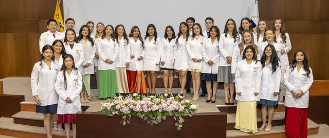 Imposición de mandiles a internos rotativos de la carrera de Nutrición y Dietética – Cohorte mayo 2025 / abril 2026