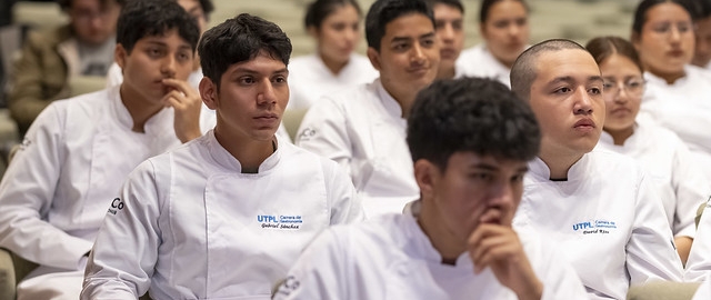 Investidura de estudiantes de primer ciclo de la carrera de Gastronomía UTPL Investidura de estudiantes de primer ciclo de la carrera de Gastronomía UTPL