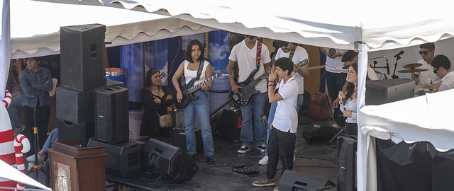 La UTPL participa en el Festival Internacional de Artes Vivas Loja con sus talentosos grupos de arte en la Plaza de la Cultura