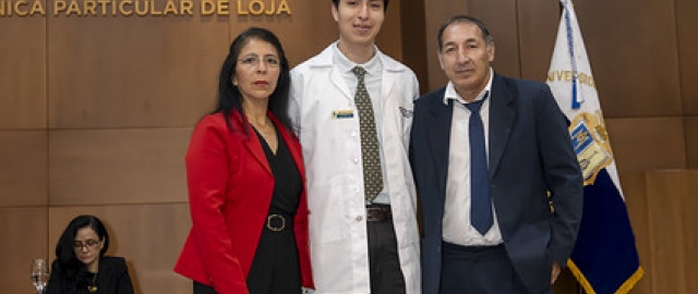 Imposición de Insignias – Carrera de Medicina