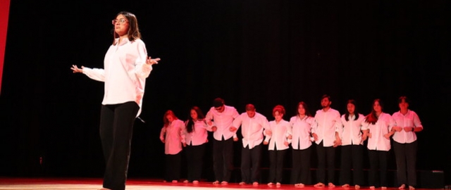 Carrera de Comunicación presentó la obra de teatro "Espejos" Carrera de Comunicación presentó la obra de teatro "Espejos"