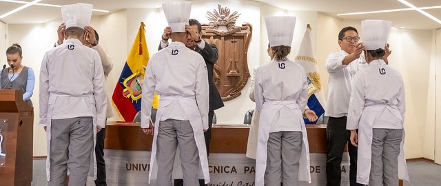 Investidura de estudiantes de primer ciclo de la carrera de Gastronomía UTPL