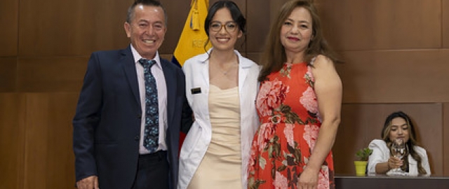 Imposición de Insignias – Carrera de Medicina Imposición de Insignias – Carrera de Medicina