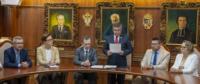 Posesión de autoridades académicas y ejecutivas