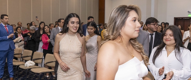 Imposición de mandiles a estudiantes de Fisioterapia