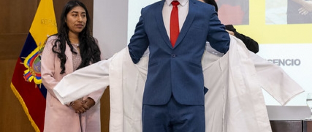 Imposición de mandiles a estudiantes de Fisioterapia