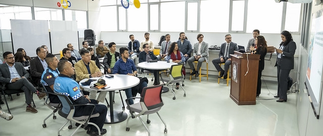Presentación del libro "Seguridad, Paz y Desarrollo" de César Ulloa