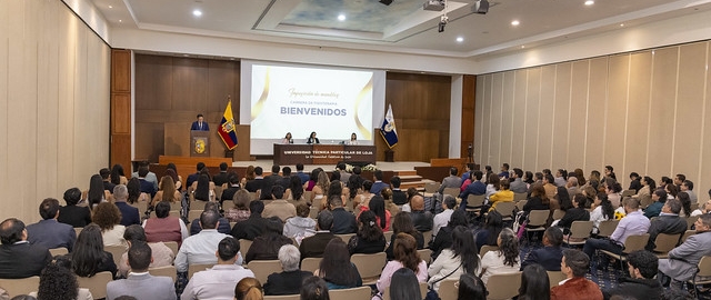 Imposición de mandiles a estudiantes de Fisioterapia