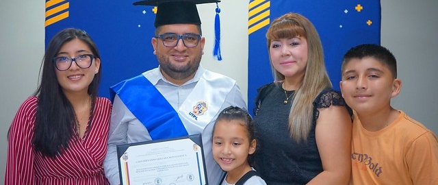 Nuevos profesionales de Galápagos recibieron su título