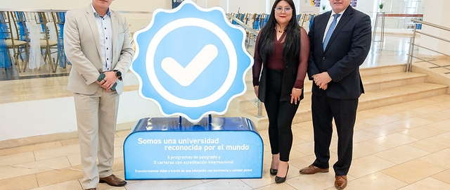 Entrega simbólica de acreditaciones internacionales otorgadas por la Agencia Acreditadora de Chile A&C. Entrega simbólica de acreditaciones internacionales otorgadas por la Agencia Acreditadora de Chile A&C.