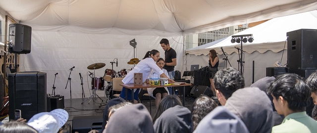 La UTPL participa en el Festival Internacional de Artes Vivas Loja con sus talentosos grupos de arte en la Plaza de la Cultura