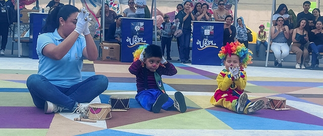 La UTPL participa en el Festival Internacional de Artes Vivas Loja con sus talentosos grupos de arte en la Plaza de la Cultura