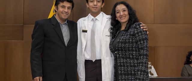 Imposición de Insignias – Carrera de Medicina Imposición de Insignias – Carrera de Medicina