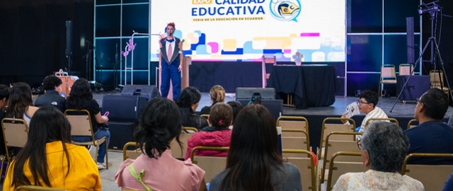 Presentación del microteatro Mujerón - Lucha femenina por la igualdad de los derechos Presentación del microteatro Mujerón - Lucha femenina por la igualdad de los derechos