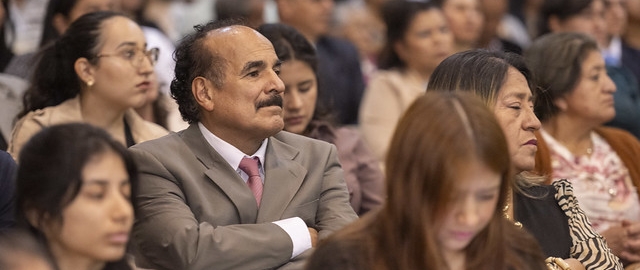 Imposición de mandiles a estudiantes de Fisioterapia