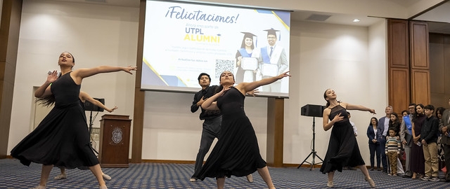 UTPL Escuela de Negocios reconoció el esfuerzo, dedicación y excelencia académica de sus mejores egresados.