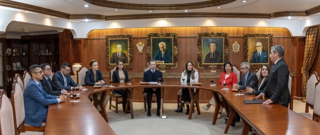 Posesión de nuevas autoridades institucional y académica