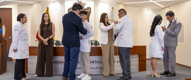 Imposición de mandiles | Carrera de Bioquímica y Farmacia