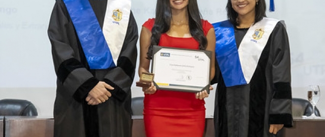 Homenaje a mejores estudiantes UTPL 2025