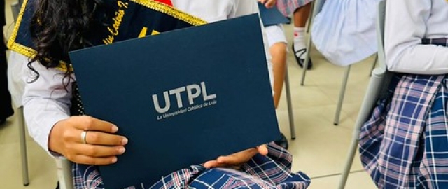 Entrega de Becas UTPL a estudiantes Abanderados | Quevedo