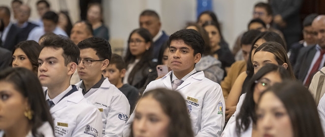 Imposición de mandiles a internos rotativos de la carrera de Nutrición y Dietética – Cohorte mayo 2025 / abril 2026