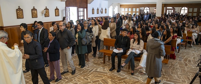Ceremonia de imposición de mandiles a los estudiantes de 7mo ciclo de la carrera de Psicología Clínica