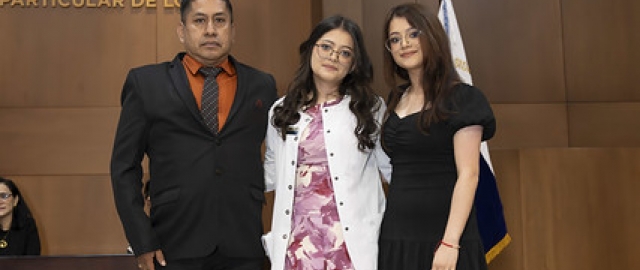 Imposición de Insignias – Carrera de Medicina