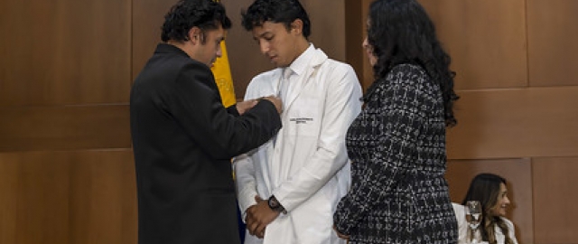 Imposición de Insignias – Carrera de Medicina