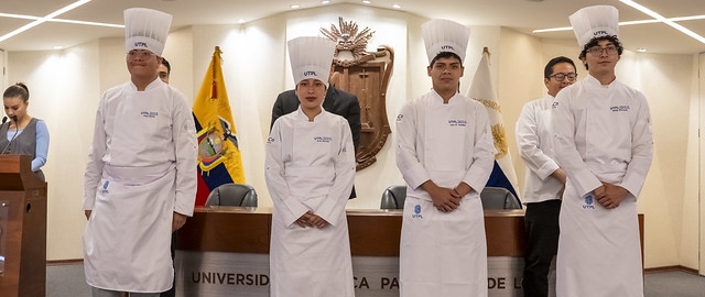 Investidura de estudiantes de primer ciclo de la carrera de Gastronomía UTPL Investidura de estudiantes de primer ciclo de la carrera de Gastronomía UTPL