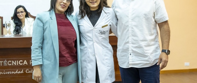 Imposición de mandiles a estudiantes de Nutrición y Dietética