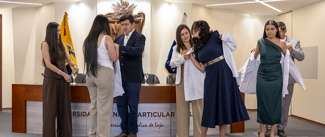 Imposición de mandiles | Carrera de Bioquímica y Farmacia