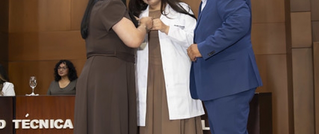 Imposición de Insignias – Carrera de Medicina