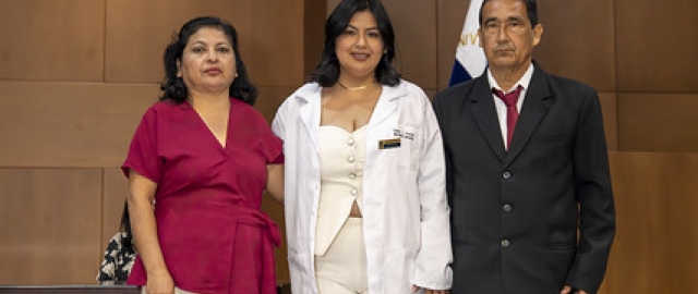 Imposición de Insignias – Carrera de Medicina