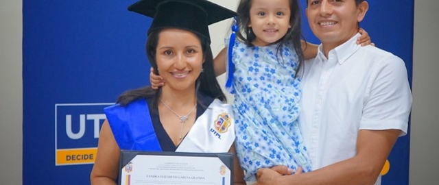 Nuevos profesionales de Galápagos recibieron su título Nuevos profesionales de Galápagos recibieron su título