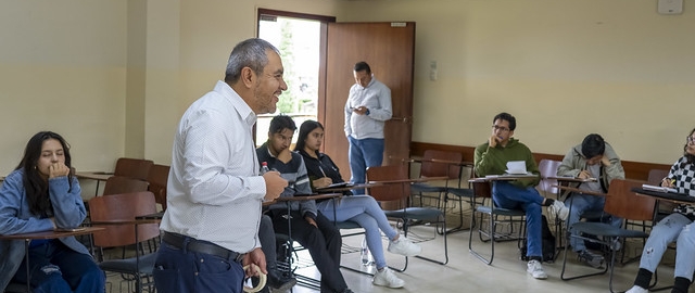 Aldea Global: La internacionalización de la práctica artística dictado por el docente Óscar Verde, de la Universidad Autónoma de México