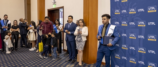 UTPL Escuela de Negocios reconoció el esfuerzo, dedicación y excelencia académica de sus mejores egresados.