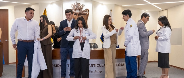 Imposición de mandiles | Carrera de Bioquímica y Farmacia