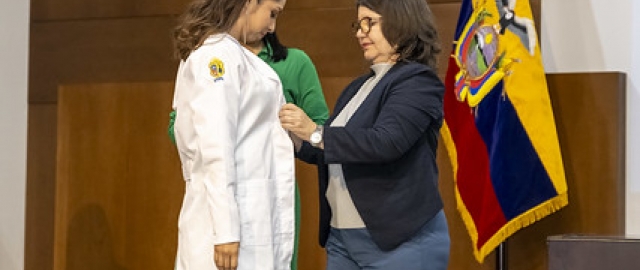 Imposición de mandiles a internos rotativos de la carrera de Nutrición y Dietética – Cohorte mayo 2025 / abril 2026