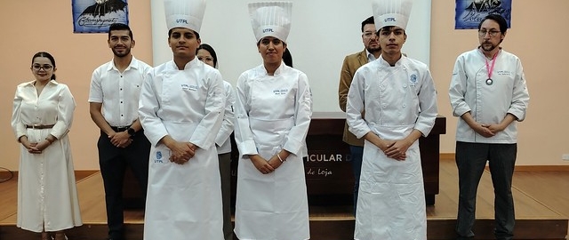 Ceremonia de investidura de los estudiantes de primer ciclo de la carrera de Gastronomía