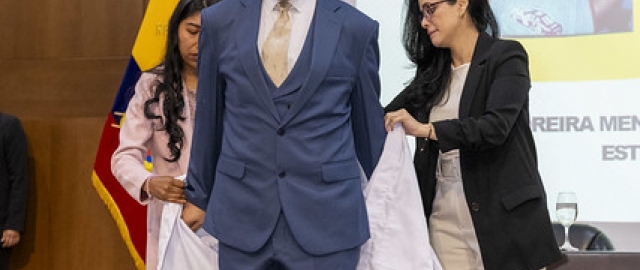 Imposición de mandiles a estudiantes de Fisioterapia