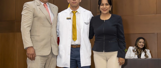 Imposición de Insignias – Carrera de Medicina